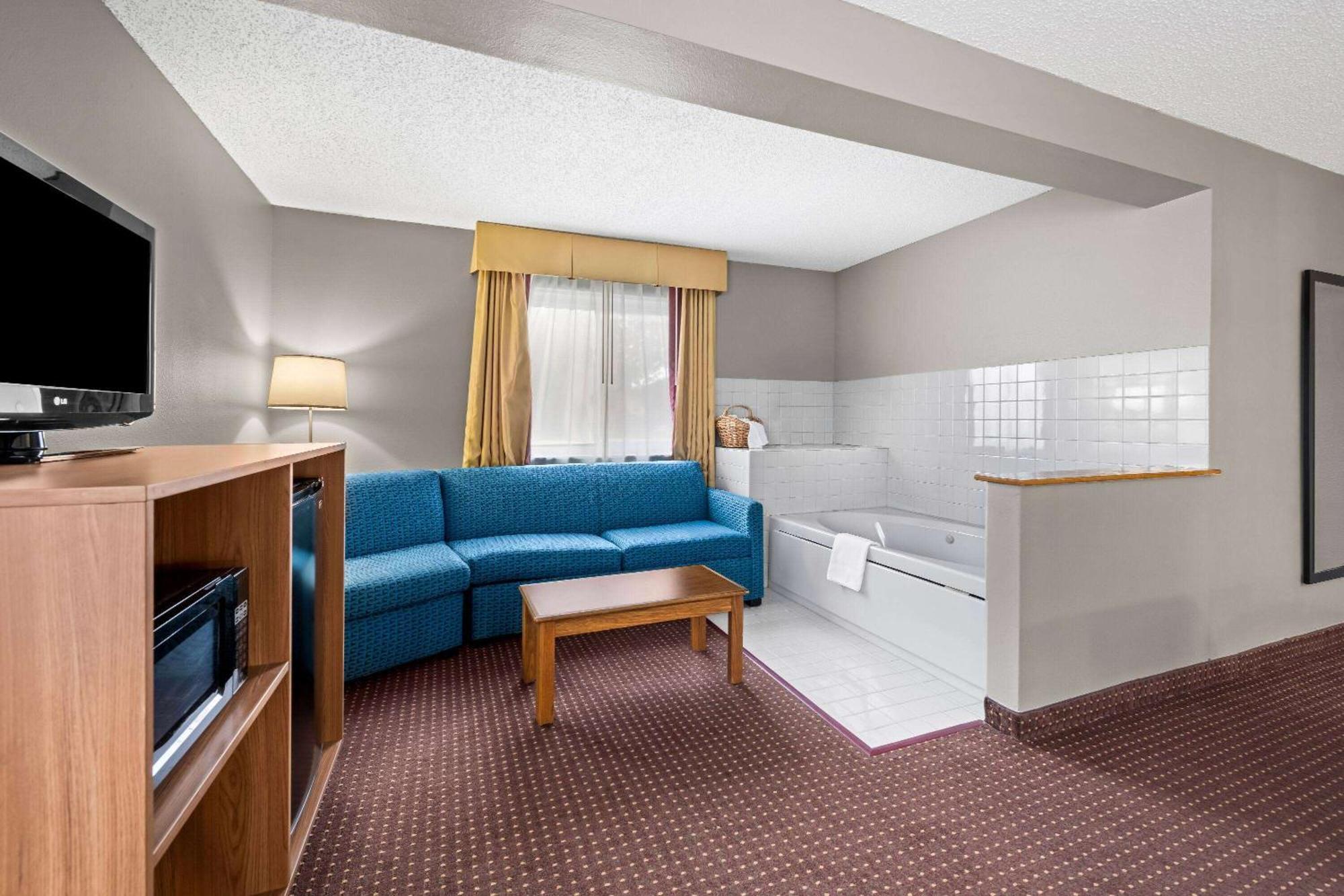 Super 8 By Wyndham Waverly Exterior foto